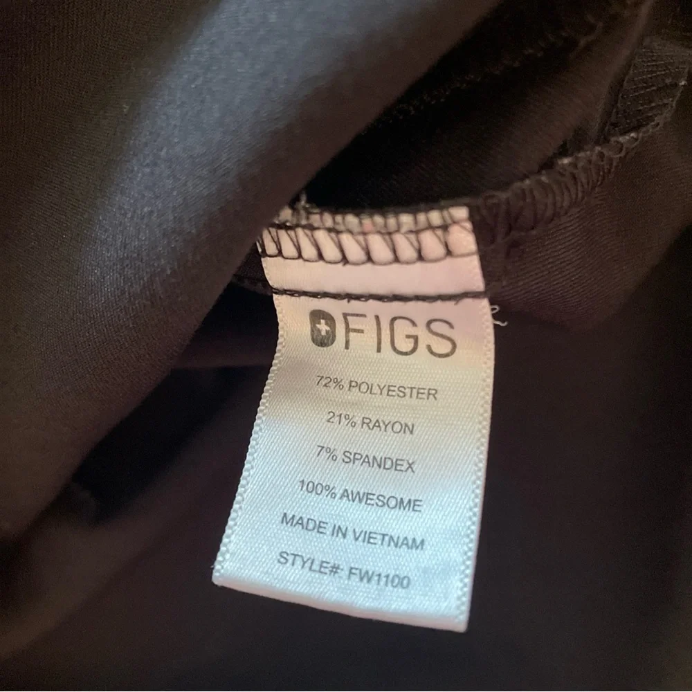 FIGS Black Scrub Set Small Casma Top/Small Kade Cargo Bottoms Pants Women’s - Picture 7 of 16